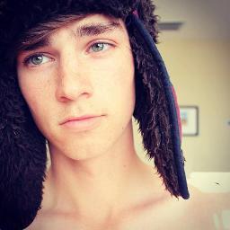 Hola ☺ me llamo Andres  Moda ? No ! ser belieber y Directioner Boy es una pasion ♫   Hermanas directioner's y belieber's ❤