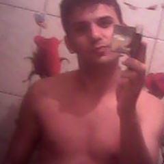 Amo surfa ou ir pra academia, sair pra ver um bom filme e trabalhar. Sou gentil, amigo, mais nunca vacile cmg pq se vacila é carta fora do baralho.