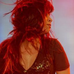 Fã Clube dedicado a cantora, compositora e escrevedora  @pittyleone - Since: 04.07.2012