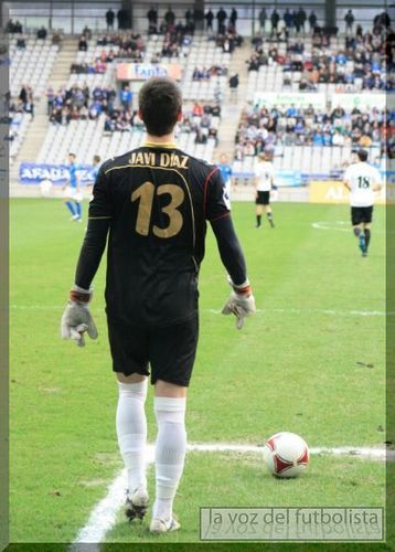 Graduado en CAFYD. Ex-jugador del R.Oviedo, R.Zaragoza, Pontevedra, Caudal Deportivo, U.P.Langreo. Unionistas de Salamanca.