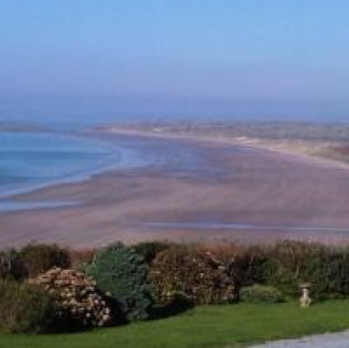 Beach side Cafe/Bistro with panoramic views over Rhossili Bay, serving great food, Italian coffee, organic wine & local beers. And now we have The Bay Shop.