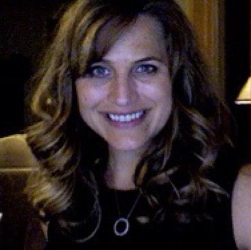 Mother of 4,news junkie, wine & music lover, changing the world each chance I get