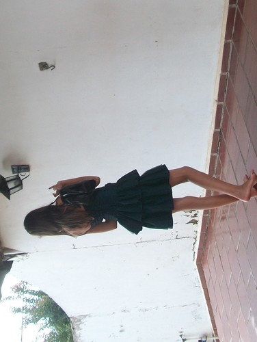 Legal,muito risonha,Feliz muito mesmo,Feia,carinhosa,irritante as vezes,ciumenta e muito mais