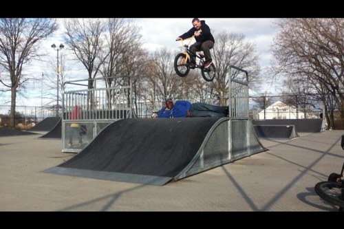 shyoo. i ride bmx and dirtbikes. follow me.