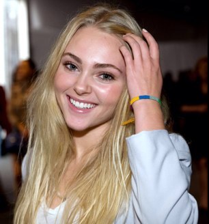 Gryffindor. Sexto curso. Veela. Hermana de Vic y Lou. Rubia pero no tonta.
