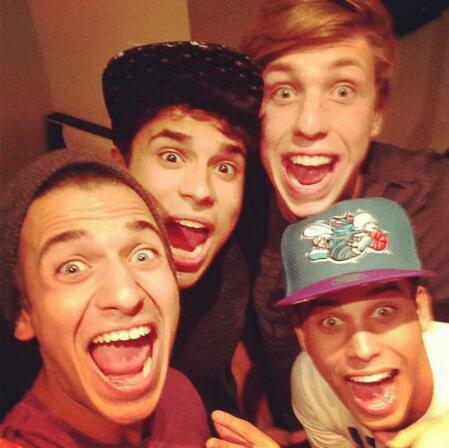 Pniner - 15 anos - simples - eclética - amiga ! ~ Posto 9 ~ @Jcoutop9 @adamovich_igor @_bandmichael @guip9