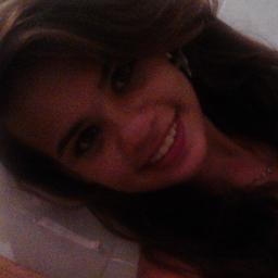 Elα é perfeitα, mαs tem inúmeros defeitos.
Elα fαlα αlto, gritα, dá gαrgαlhαdαs, mas se fαz de tímidα.
Elα é sαntα, mαs sabe provocαr ★
