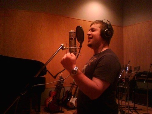 My name is Karl. I'm a full time web developer and program analyst. Music and singing make me happy!