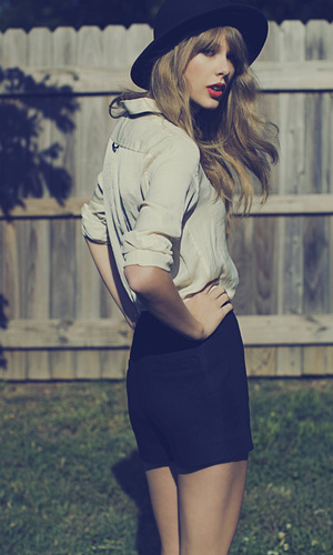 I love taylor :)