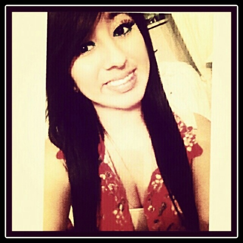 Addiction to Drake ❤ music , && makeup 
sophmore|@santiago high , Garden Grove.  Follow me & ill follow back c;