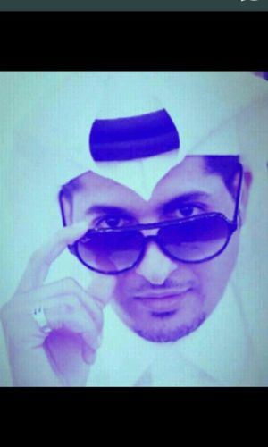 شاب ابحث عن الصدق والاحترام .. فقط عذراً لكل من وصفني بالغرور .. ليست مشكلتي انك ترى نفسك صغيراً بجانبي