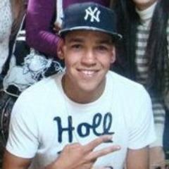 Um Sonhador ;)

http://t.co/0dfqDiIqWq