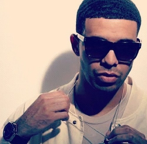 Young Money Cash Money Billionares. Lets get #DrakeQuotes trending.