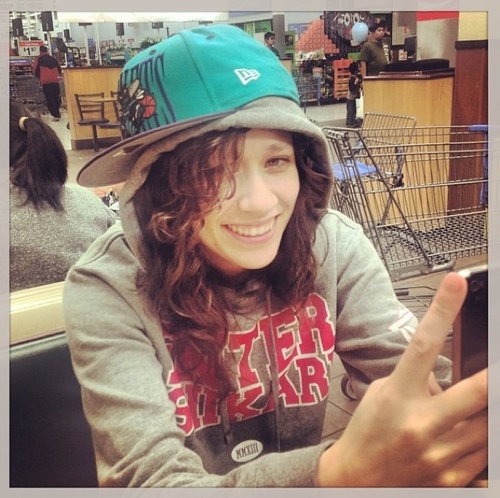 holleratroms's profile picture. this rage I cannot let go 🇲🇽🌈