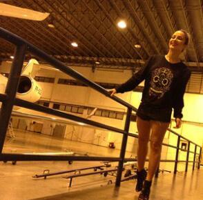 Fã CATARINENSE da Clau, 11 anos libriana! Me considero fã mirim mais o amor pela @claudialeitte e muito grande ! TE AMO CLAUDIA ~ sou fã encubada da Vevis ~