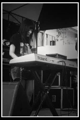 | voc,keyboard player | \(҂`⌂´)/┌┛ queen of kick yeaa!! What a jerk just leave it away | ig: MIMILLLL | cuma ♡izza yg mampu mengalihkan dunia gw skr wkwk
