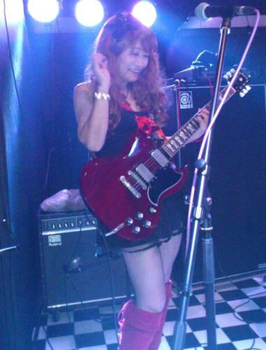 奈良から大阪まで通勤しています。最近BANDも始めました。下手ですがゴルフも少しやります。旅行はハワイ、グアム、沖縄、Beach Resort が好きです。宜しくお願いします。(*^^*)