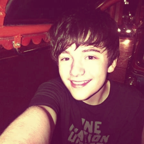 Hey Guys! I'm Greyson Chance. #NotReal [Follow me,I AUTO follow back*sd me a tweet to tell me done*♥] |New single: Sunshine & City Lights. Available in itune |