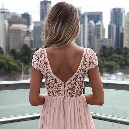 fromthetopblog's profile picture. Fashion beauty blogger
Go follow my website !