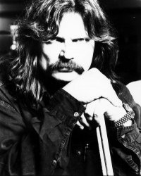 LeslieMandoki's profile picture. Soulmates is emotional and honest jazz rock that goes straight into your veins.