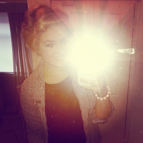 if you know me you probs know that I use another twitter but can't be bothered deleting this one so don't follow me x