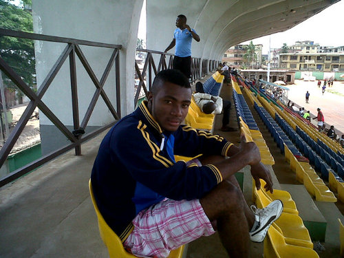 Am cul nd nice guy who u can love nd also a footballer  am a Barcelona Fan  Barca 4 Ever