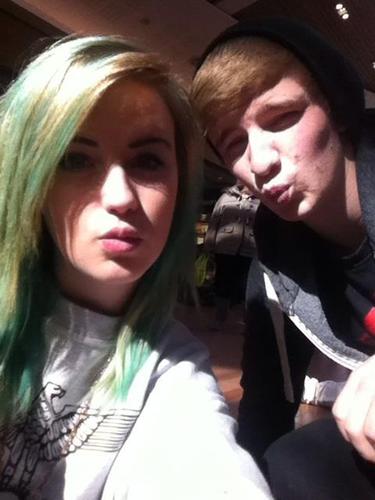 Narrow_Water's profile picture. Love my girl.
Love football.
Love to dance.
Love food.
Hate stupidity. 

Facebook me.

 http://t.co/g9xihyjP