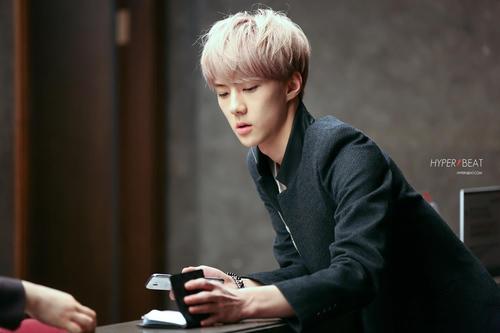 ผม เซฮุน น้องเล็กเเห่ง EXO ครับ!!!  ถ้าคิดว่าผมใช่กดฟอดได้เลยครับ ^__^   130401