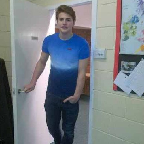 Azza_EJ's profile picture. hey