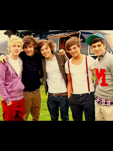 Always support the boys @harry_styles @real_liam_payne @Zaynmalik @louis_tomlinson @niallofficial