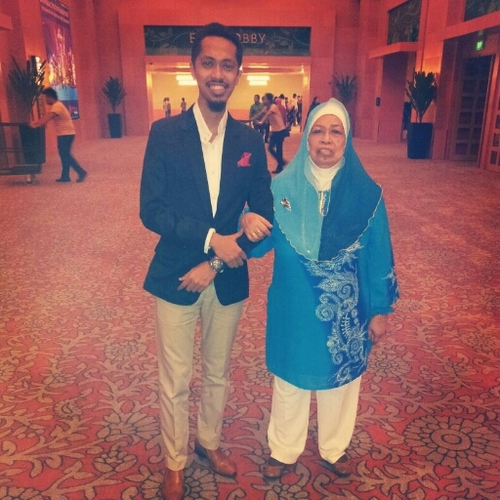 FaizalEgon's profile picture. Can you look into my eyes and tell me what you see?