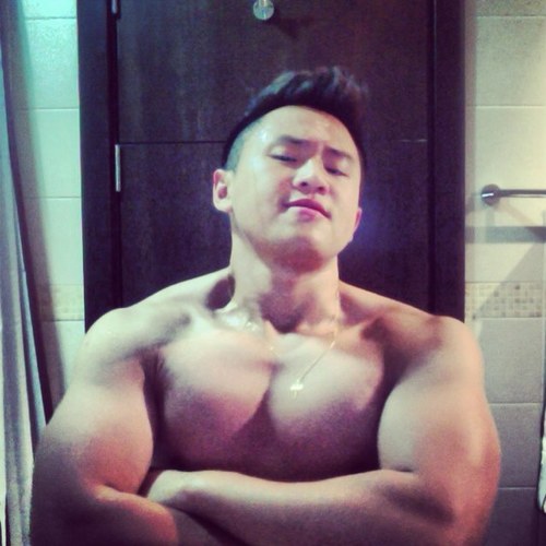 rewster811's profile picture. 'short' of a lot of things in life. but FOOD keeps me going.