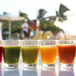 My name's Ali - juicing has done so much for me, I know it can be the same for you! I love sharing this jazzy new stuff I find with my friends. Follow me now!