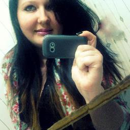 Feche os olhos e sinta a paz, não se julgue inútil jamais. Como a abelha precisa da flor, o ser humano precisa de paz e amor! ♫ https://t.co/uyIRbbO6
