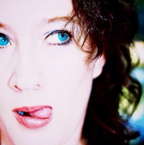 Deborah2711's profile picture. Born in '75, never really grew up. Loves: Lily, life, love & London. Dislikes: dishonesty, arrogance and white shoes