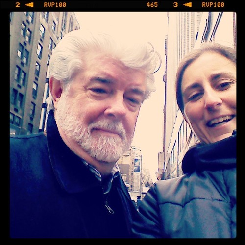 el de la foto es uno de mis idolos, George Lucas, un grande del cine