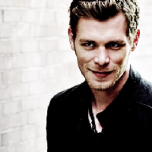 FangedHybrid's profile picture. ᴼᴿᴵᴳᴵᴻᴬᴸ