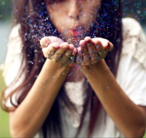 I love sparkles, glitter and pink.✌