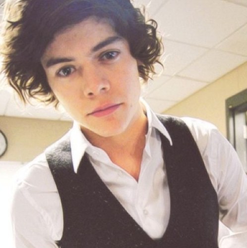 I'm Reem, DIRECTIONER BRAT AND MIXER. I'm an author on Wattpad and write songz :)