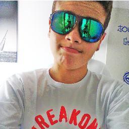Falar 'Te amo' é fácil. Quero ver passar a senha do Facebook! haha