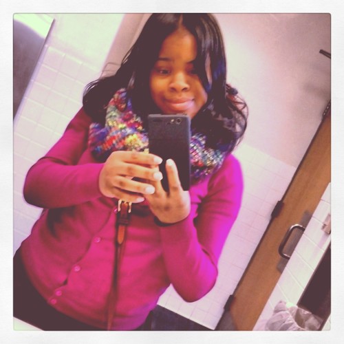 i am creative unique in my very own way ♥♪♥♪ hshs junior, 17 that's about it .