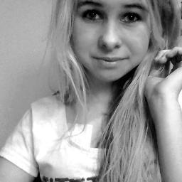 Hi every1 :)) I'm from Czech Republik. Follow me and I fllow you back:* #Belieber ♥.