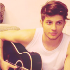 Eu realmente não consigo entender o quanto você é essencial pra mim só sei que é esse seu sorriso que me da forças pra jamais desistir. @ChayLeao