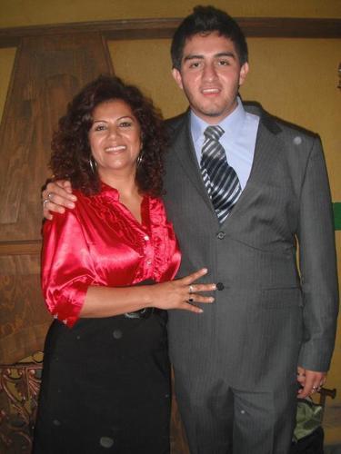 Madre y Directora de  primaria, con un gran sentido de responsabilidad y respeto por la educación que recibe mi familia y cada alumno que ingresa a mis escuelas