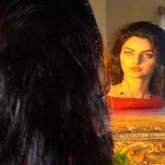 لمعة العين عند رؤية من تحب هي الأبجدية التي لا تنطقها الشفاه♥ كنت ﺎكتب ﻟ افرﻏک ﻣﻧي' ﺣﺗى بات ﻟي متابعين ؛ حينها ﺂمنت ان اوجاعي قابلهہَ للقراءة فقط