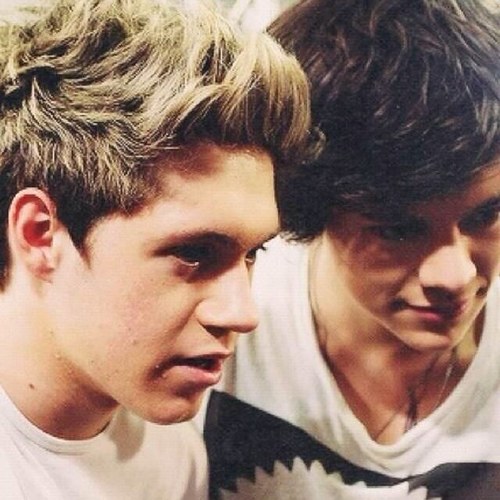 Backup/free follow account for @xNiallKissesx . Follow me there! (: {I follow back 100% here and just ask for a follow on my other account (: }