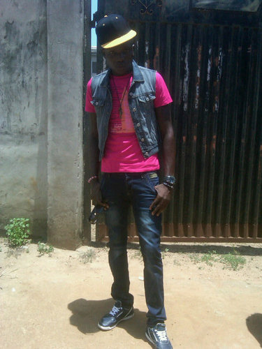 Holuwasmart's profile picture. 