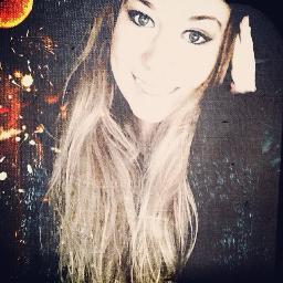 I am not the kind of girl boys fall in love with. little mons†er followed by @TaraSavelo. ♥