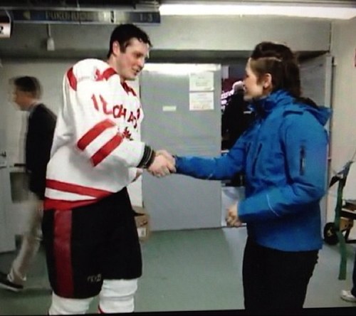 A Canadian Deaf hockey player..deaf single man!!