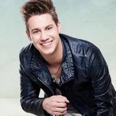 Vem me encontrar pra dizer que Magia foi essa que jogou em mim.... @denerferrari
 ♥
Denim seguiu: 16/04/13 às 10:48 e @OfcDaniloSilva 17/04/13